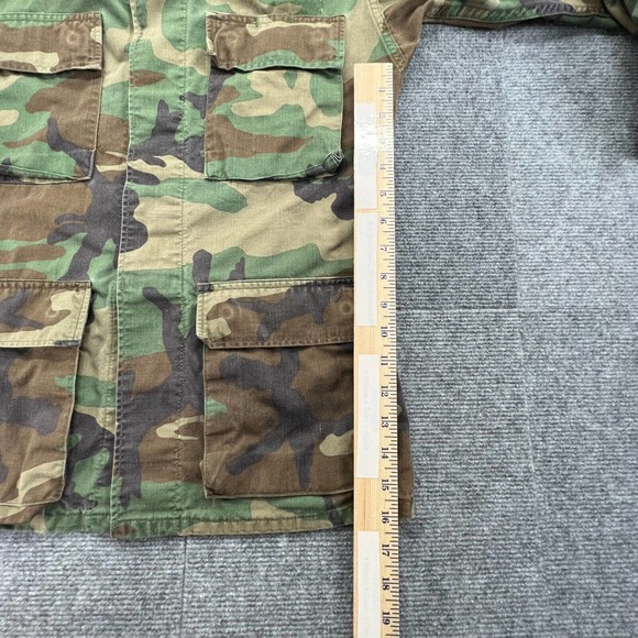 Vtg Distressed Military Woodland Camo Combat Field Jacket Mens Small Regular BDU - Picture 11 of 13